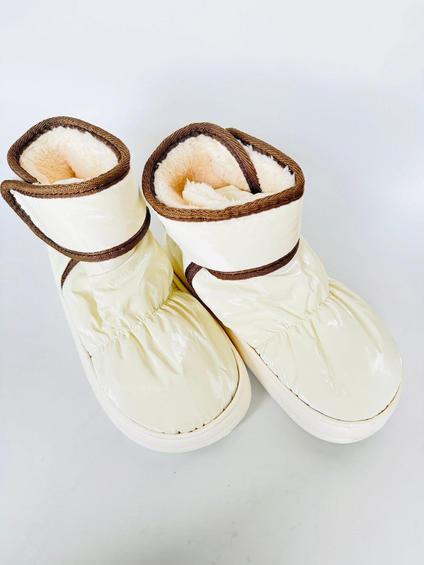 Cloud Bootie - Velcro - White - THE COLLECTIVE DANCEWEARCloud Bootie - Velcro - WhitemWARM UP BOOTIESTHE COLLECTIVE DANCEWEAR