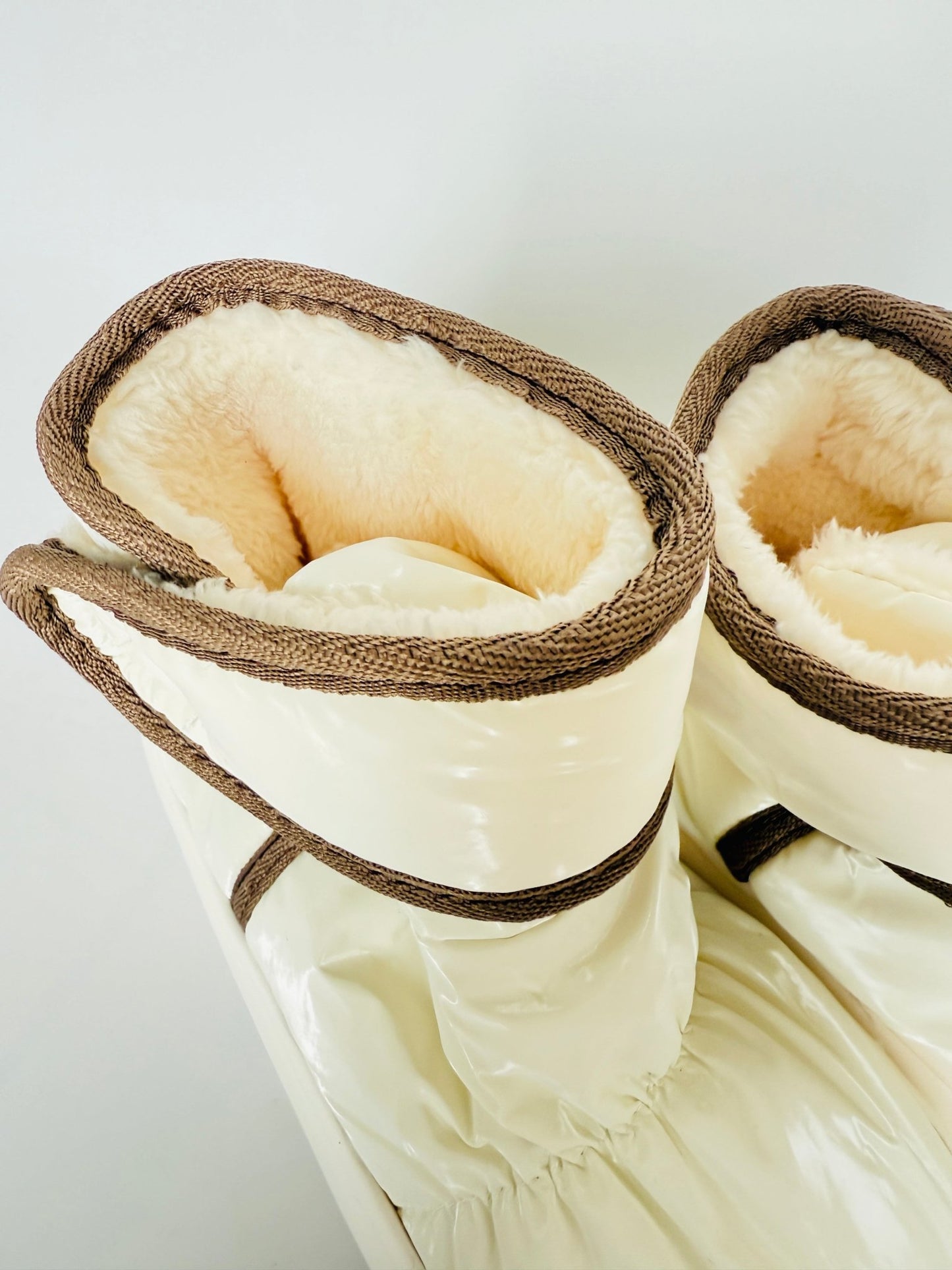 Cloud Bootie - Velcro - White - THE COLLECTIVE DANCEWEARCloud Bootie - Velcro - WhitemWARM UP BOOTIESTHE COLLECTIVE DANCEWEAR