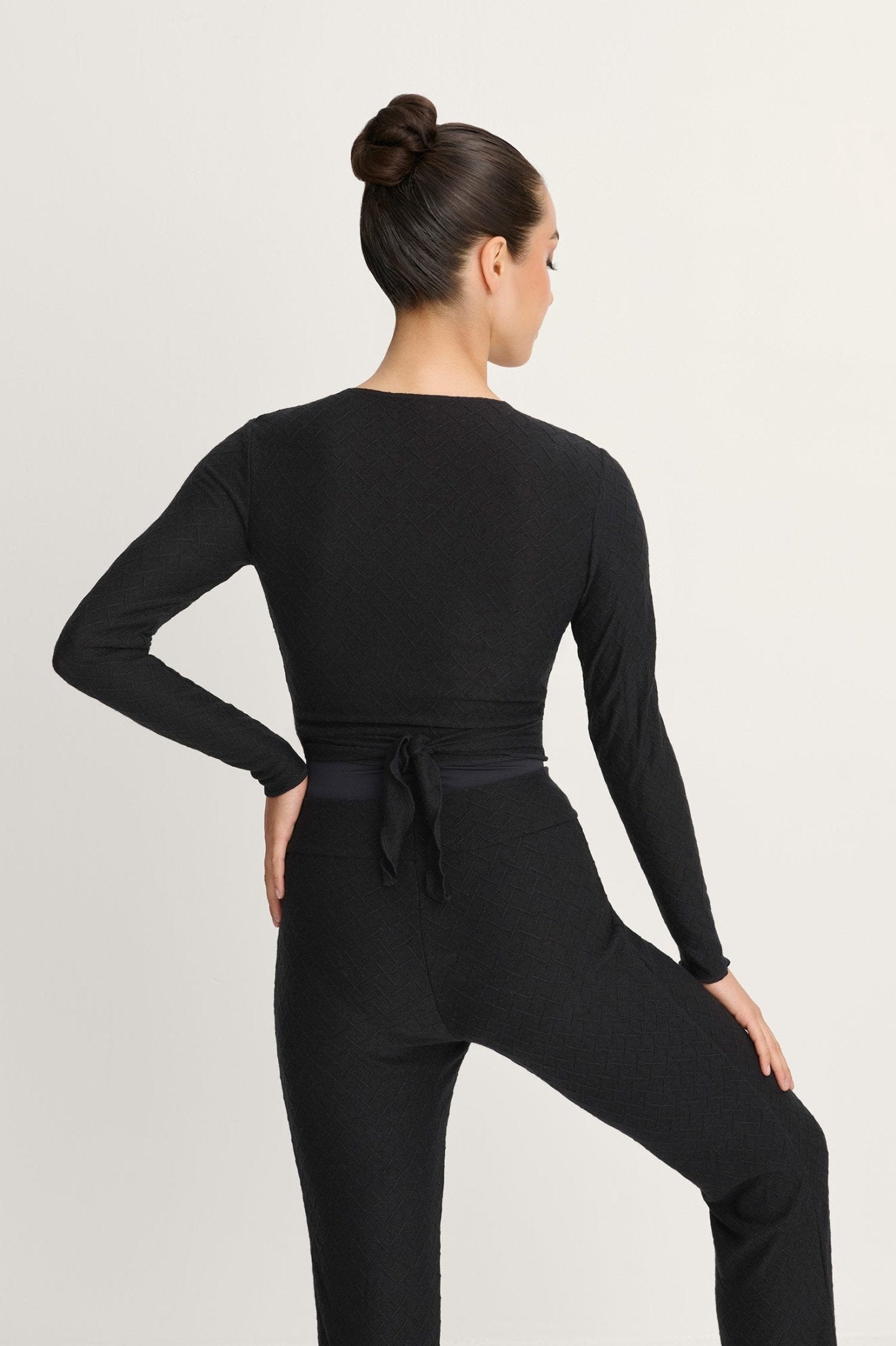 Intermezzo Gewn Knitted Wrap Cardigan - Black Metallic - THE COLLECTIVE DANCEWEARIntermezzo Gewn Knitted Wrap Cardigan - Black Metallicmwarm upsTHE COLLECTIVE DANCEWEAR