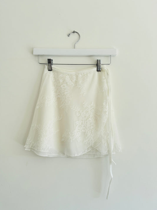Lace Short Wrap Skirt - White - THE COLLECTIVE DANCEWEARLace Short Wrap Skirt - WhitemSKIRTTHE COLLECTIVE DANCEWEAR