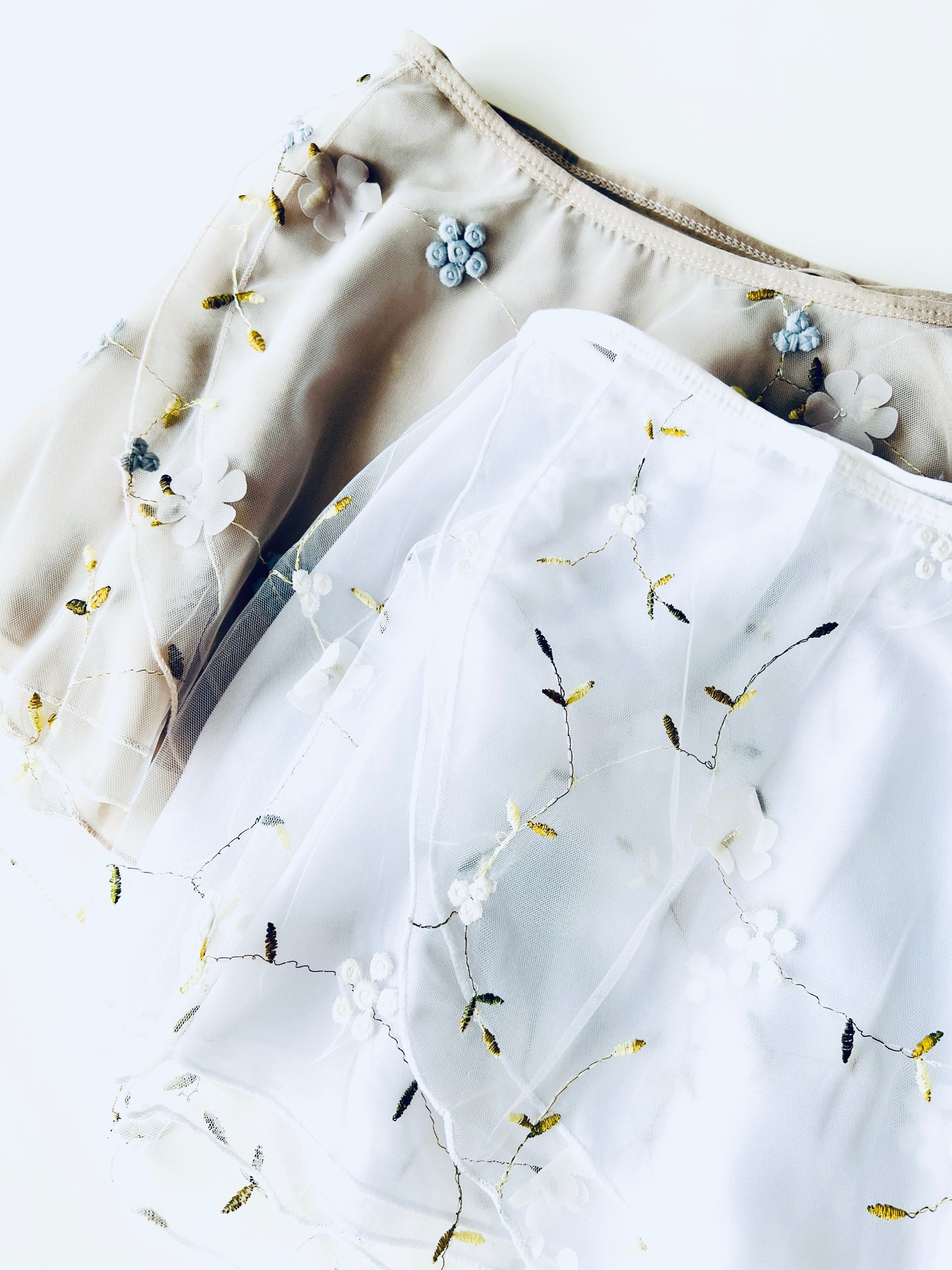 Wrap Short Skirt - Embroidered Petals -Mink