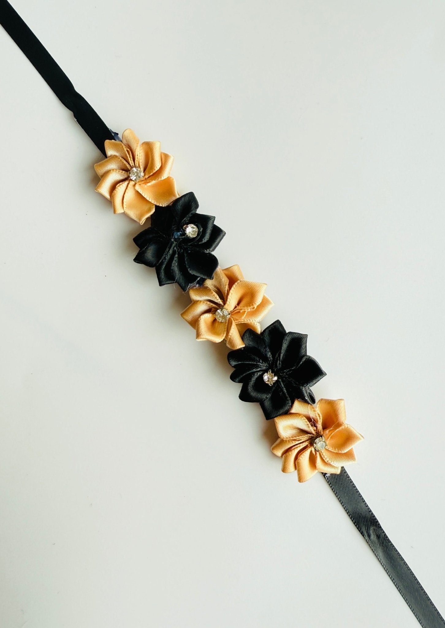 Bun Wrap - Black & Gold Sparkles - THE COLLECTIVE DANCEWEARBun Wrap - Black & Gold SparklesmBun wrapTHE COLLECTIVE DANCEWEAR