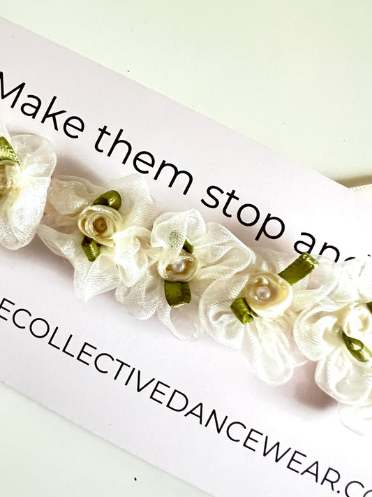 Bun wrap - Organza Flowers - THE COLLECTIVE DANCEWEARBun wrap - Organza FlowersmBun wrapTHE COLLECTIVE DANCEWEAR