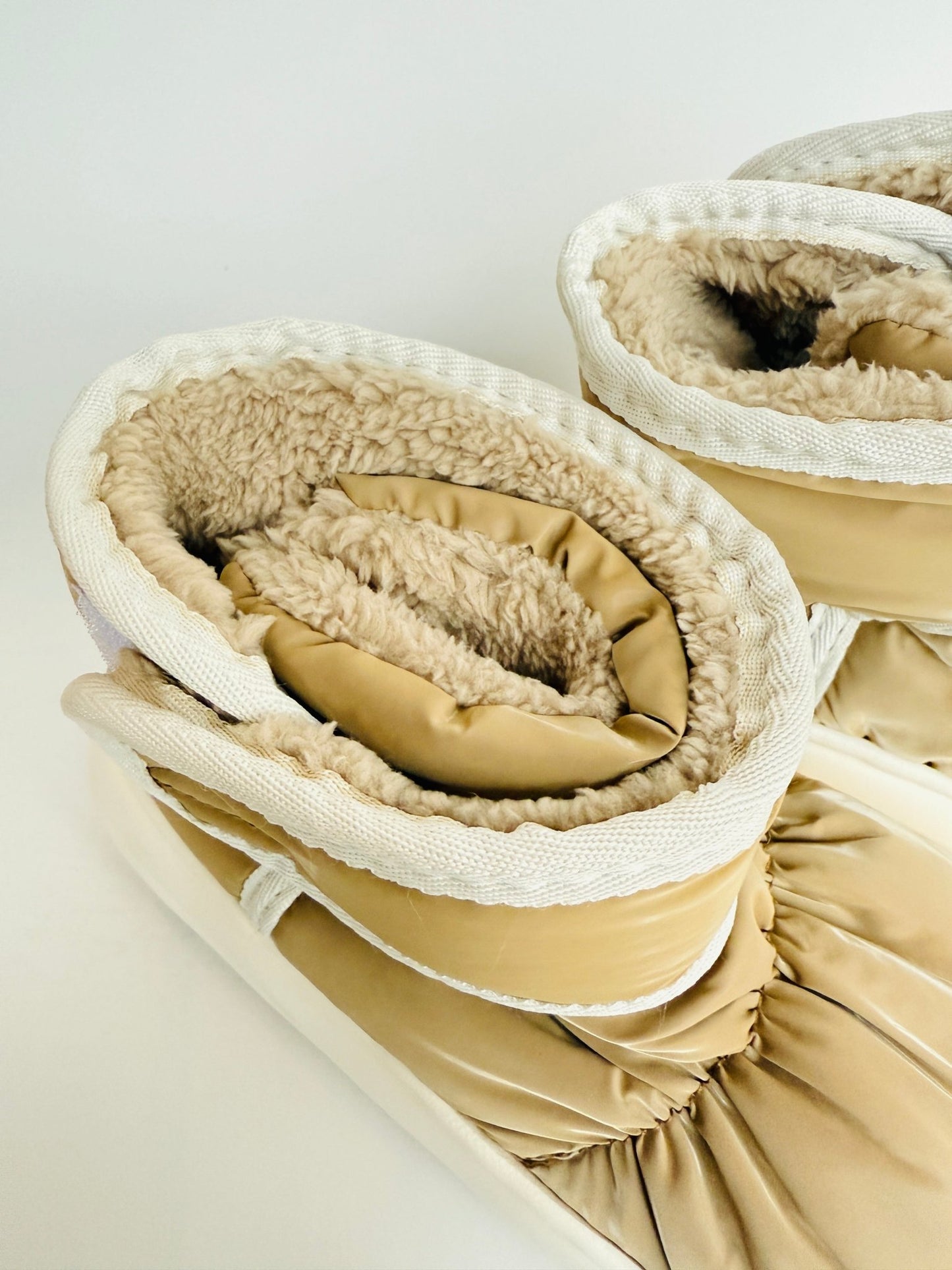 Cloud Bootie - Velcro - Tan - THE COLLECTIVE DANCEWEARCloud Bootie - Velcro - TanmWARM UP BOOTIESTHE COLLECTIVE DANCEWEAR