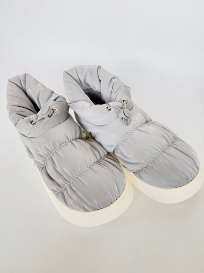 Cloud Bootie - With Toggle - Grey - THE COLLECTIVE DANCEWEARCloud Bootie - With Toggle - GreymWARM UP BOOTIESTHE COLLECTIVE DANCEWEAR
