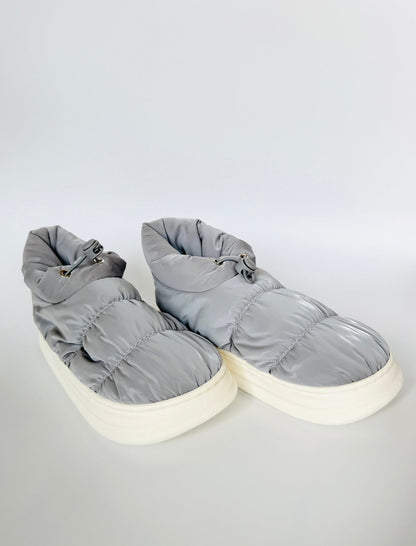Cloud Bootie - With Toggle - Grey - THE COLLECTIVE DANCEWEARCloud Bootie - With Toggle - GreymWARM UP BOOTIESTHE COLLECTIVE DANCEWEAR