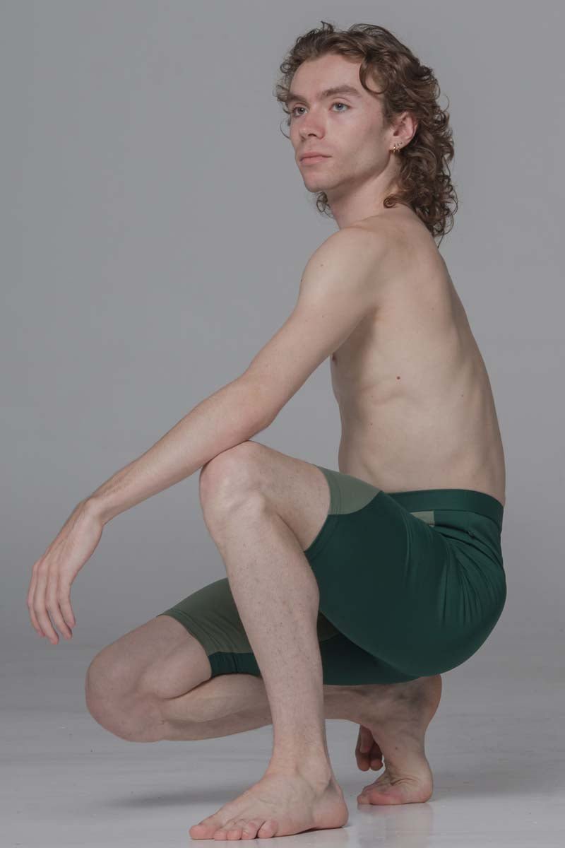 Diverso Men's Double Knee Shorts - Green & Olive - THE COLLECTIVE DANCEWEARDiverso Men's Double Knee Shorts - Green & OlivemSports LeggingsTHE COLLECTIVE DANCEWEAR