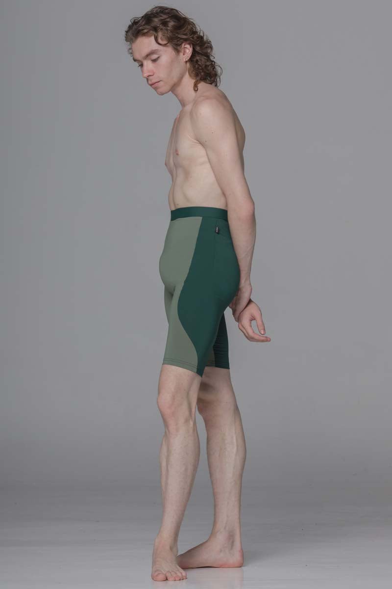 Diverso Men's Double Knee Shorts - Green & Olive - THE COLLECTIVE DANCEWEARDiverso Men's Double Knee Shorts - Green & OlivemSports LeggingsTHE COLLECTIVE DANCEWEAR