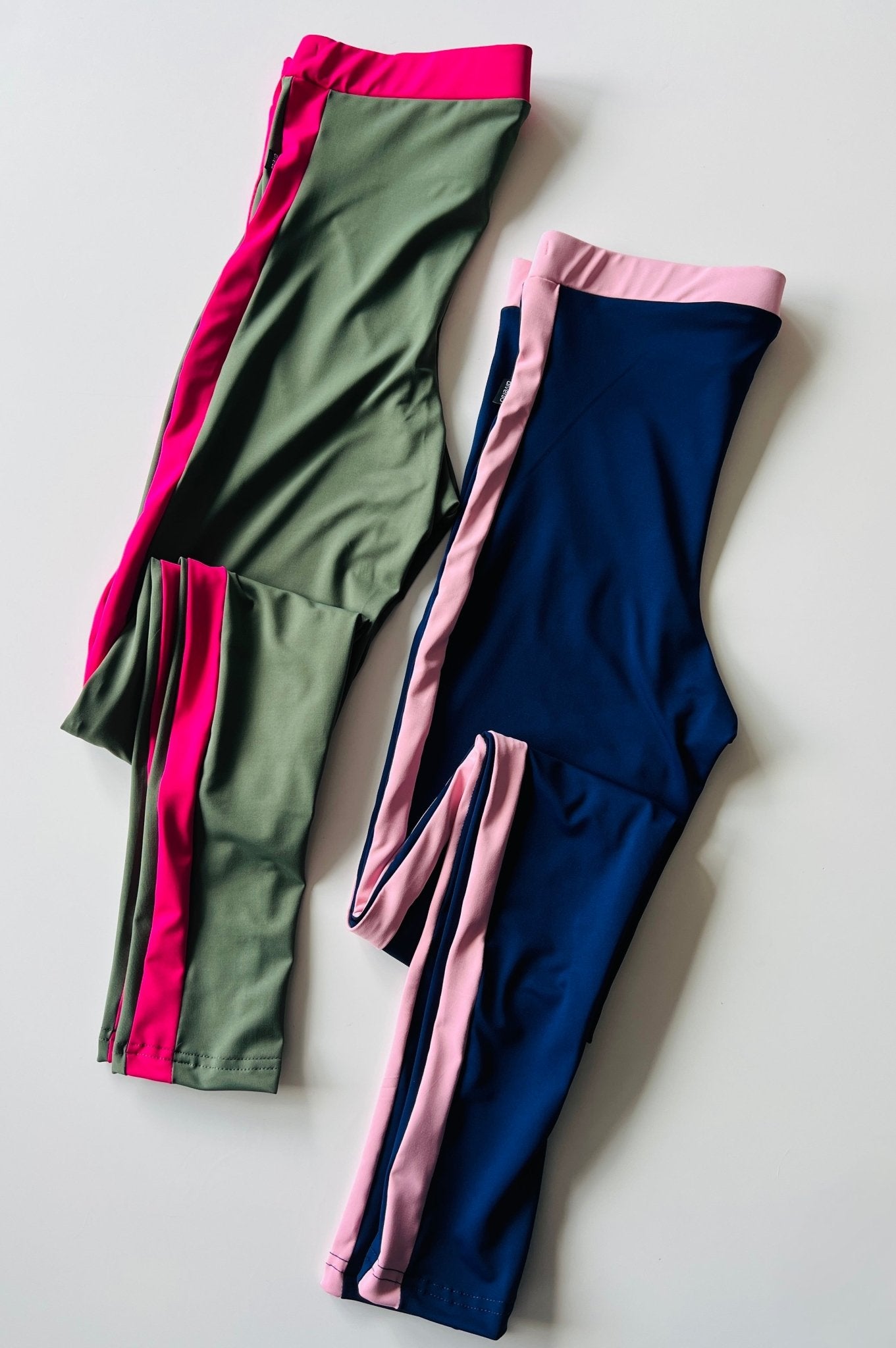 Diverso Men's Eco Tights - Green with Contrasting Bright Pink - THE COLLECTIVE DANCEWEARDiverso Men's Eco Tights - Green with Contrasting Bright Pink#mSports LeggingsTHE COLLECTIVE DANCEWEAR