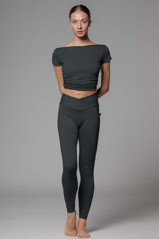 Diverso - The Open Back Top - Black - THE COLLECTIVE DANCEWEARDiverso - The Open Back Top - BlackmWARMUPSTHE COLLECTIVE DANCEWEAR