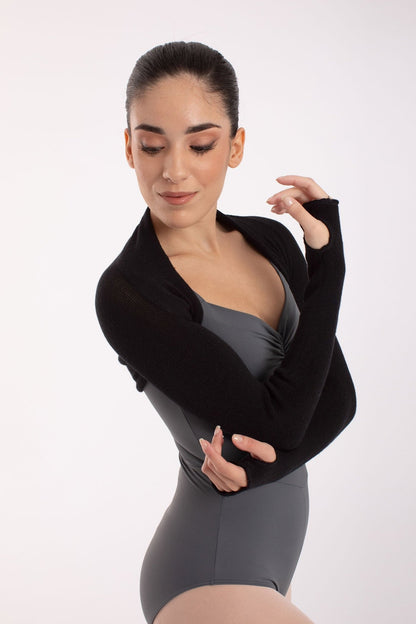 Intermezzo Darcy Knitted Warmup Shrug in Bamboo - Black - THE COLLECTIVE DANCEWEARIntermezzo Darcy Knitted Warmup Shrug in Bamboo - Black#mwarm upsTHE COLLECTIVE DANCEWEAR