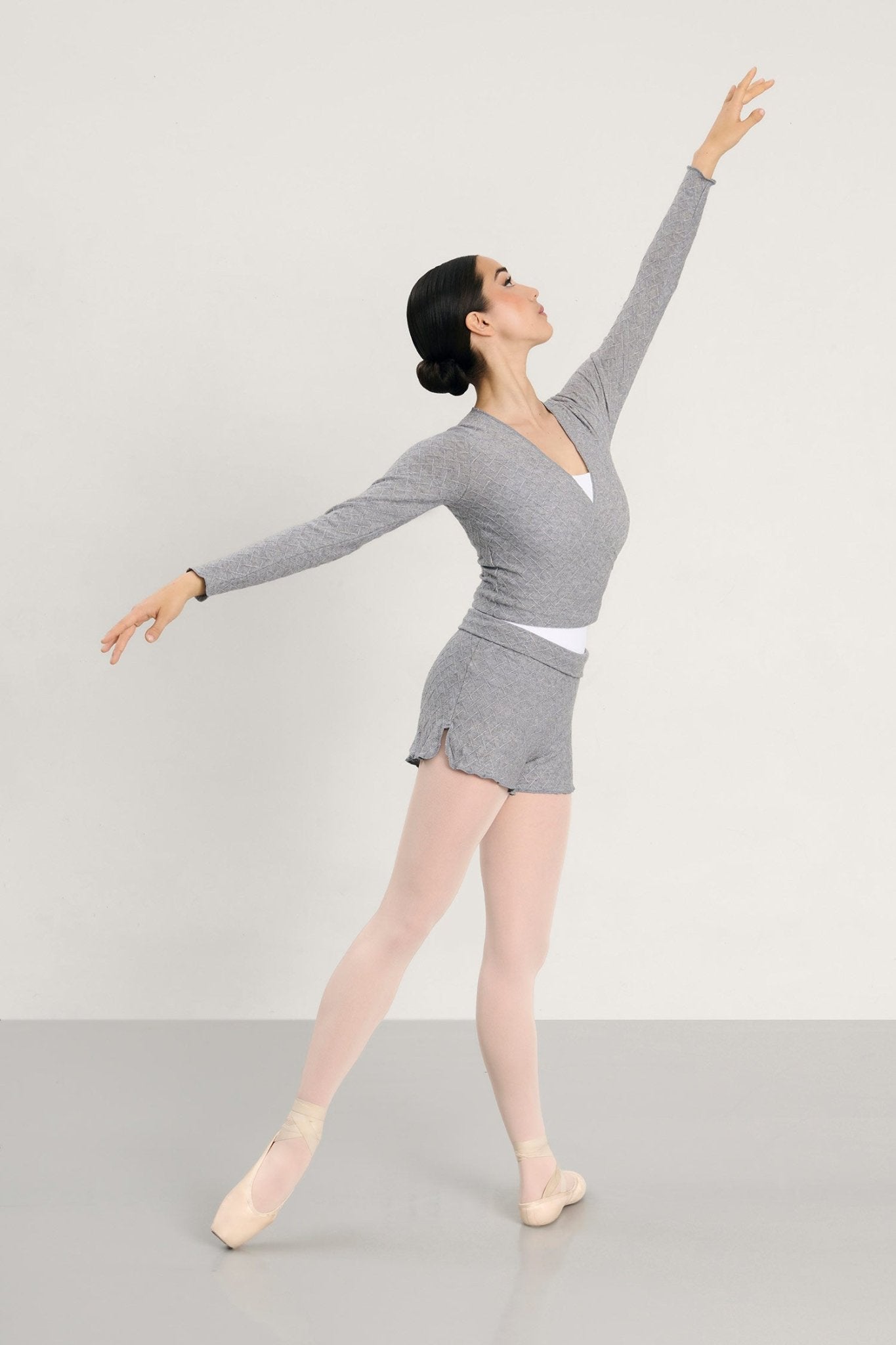 Intermezzo Gewn Knitted Wrap Cardigan - Grey Metallic - THE COLLECTIVE DANCEWEARIntermezzo Gewn Knitted Wrap Cardigan - Grey Metallicmwarm upsTHE COLLECTIVE DANCEWEAR