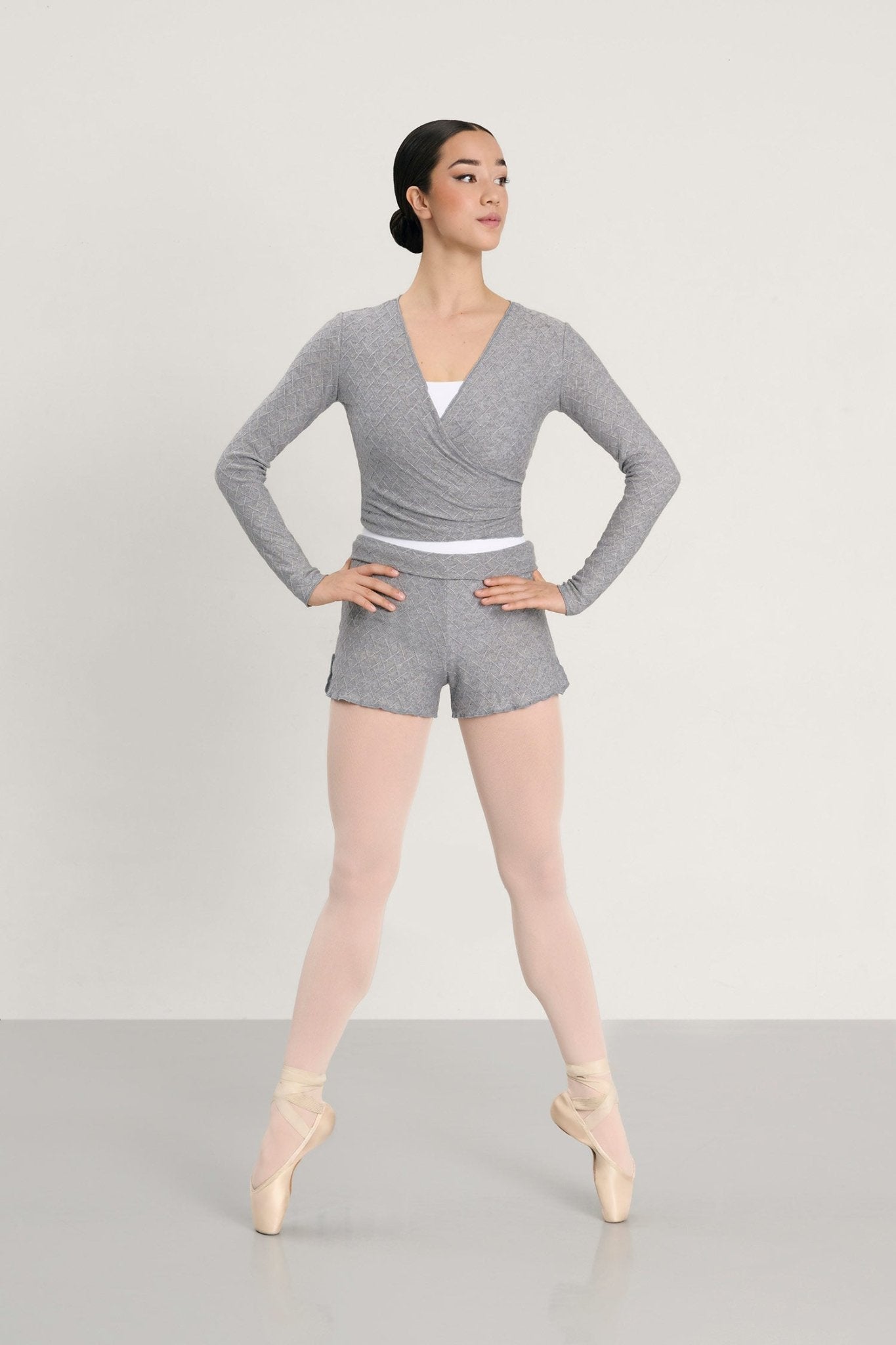 Intermezzo Gewn Knitted Wrap Cardigan - Grey Metallic - THE COLLECTIVE DANCEWEARIntermezzo Gewn Knitted Wrap Cardigan - Grey Metallicmwarm upsTHE COLLECTIVE DANCEWEAR