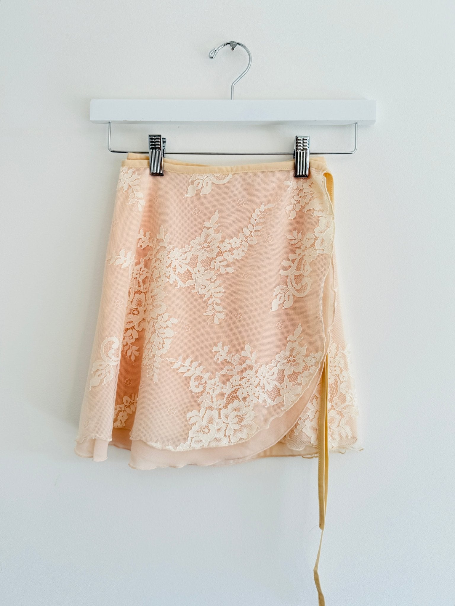 Lace Short Wrap Skirt - Antique Cream - THE COLLECTIVE DANCEWEARLace Short Wrap Skirt - Antique CreammSKIRTTHE COLLECTIVE DANCEWEAR
