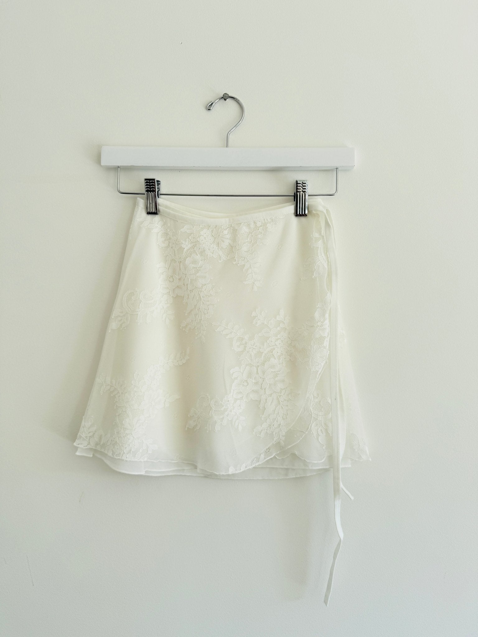 Lace Short Wrap Skirt - White - THE COLLECTIVE DANCEWEARLace Short Wrap Skirt - WhitemSKIRTTHE COLLECTIVE DANCEWEAR