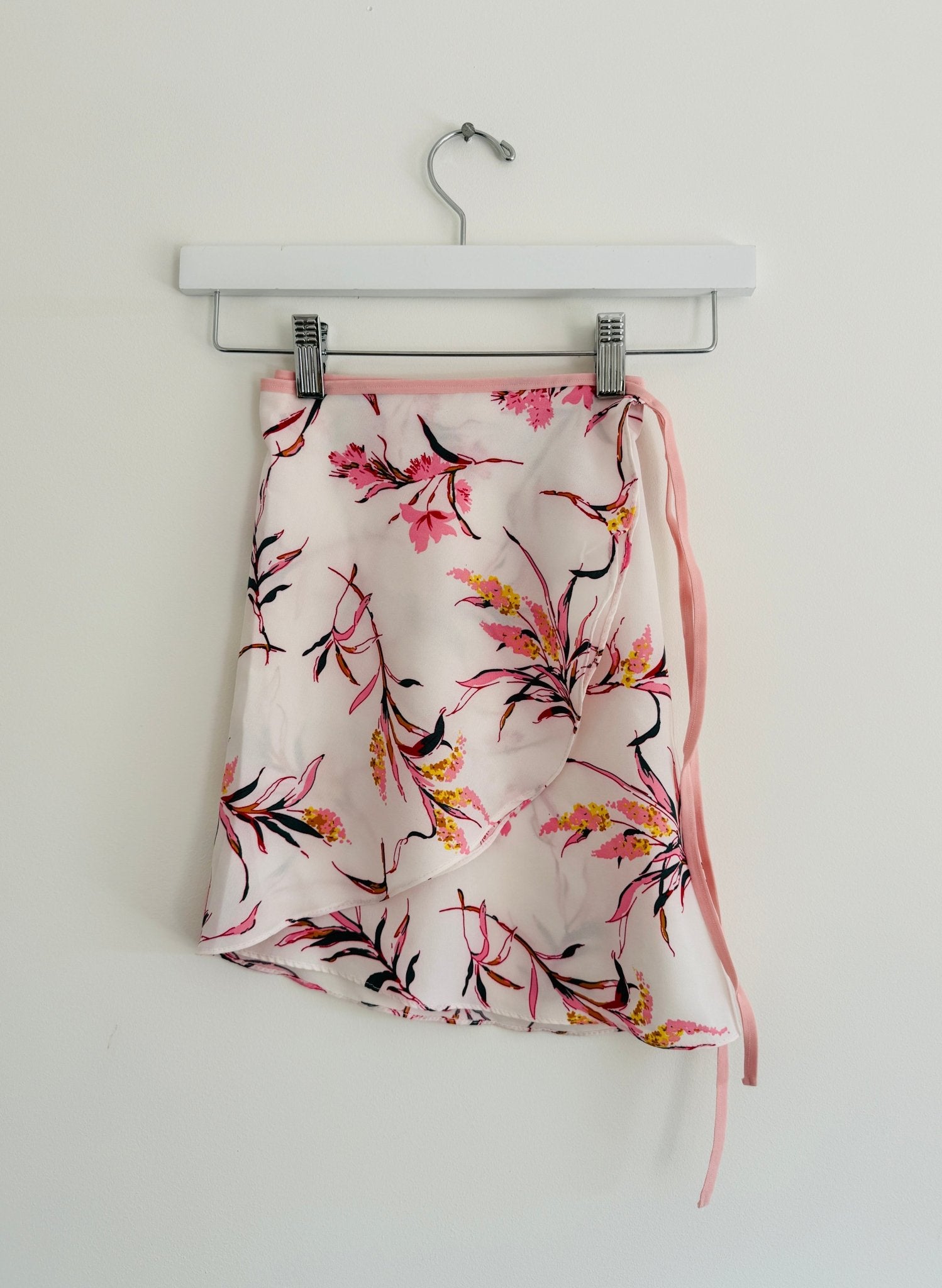 MaeWear Short Wrap Skirt - Candy Floss - THE COLLECTIVE DANCEWEARMaeWear Short Wrap Skirt - Candy FlossmSKIRTTHE COLLECTIVE DANCEWEAR