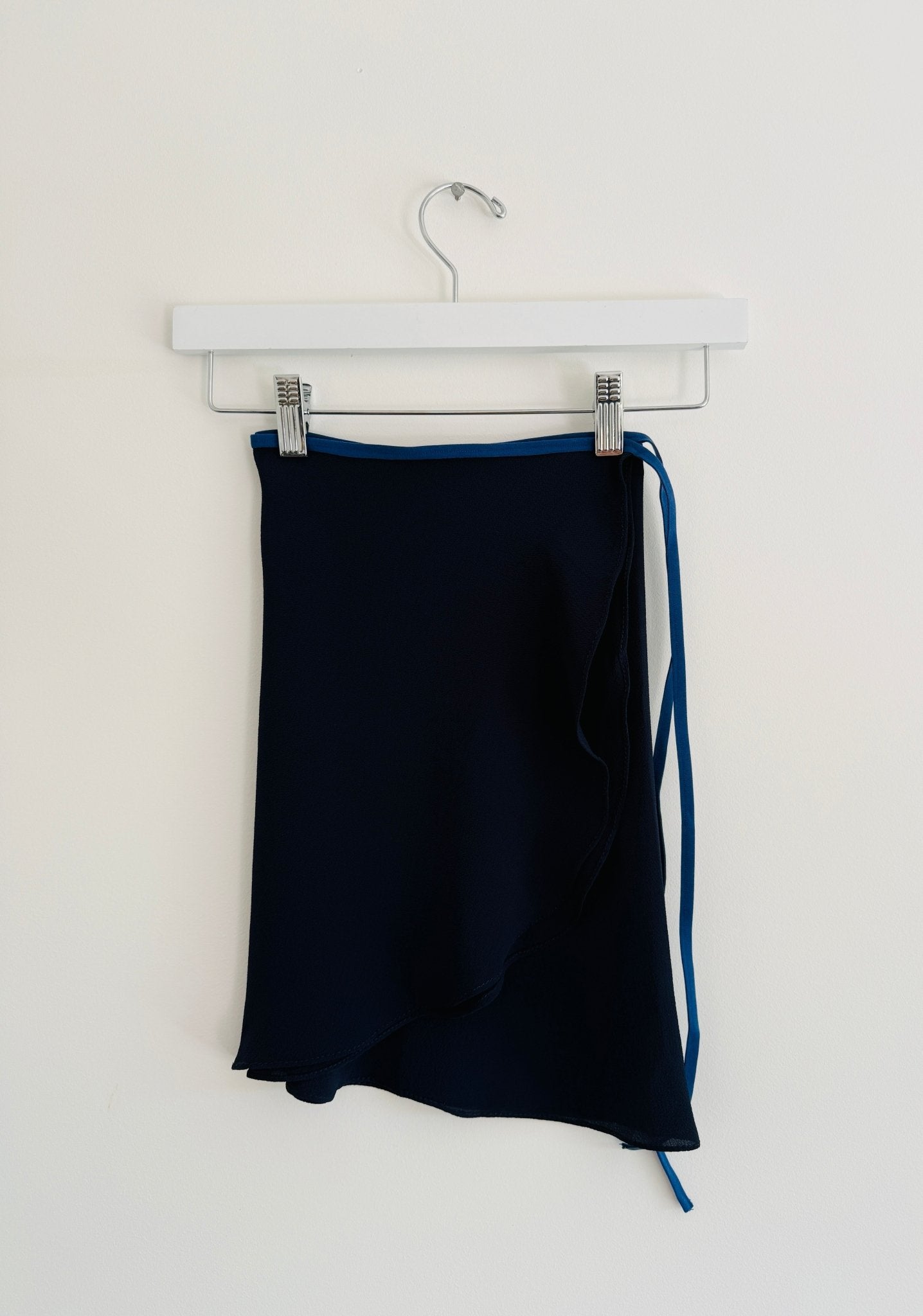 MaeWear Short Wrap Skirt - Navy - THE COLLECTIVE DANCEWEARMaeWear Short Wrap Skirt - NavymSKIRTTHE COLLECTIVE DANCEWEAR